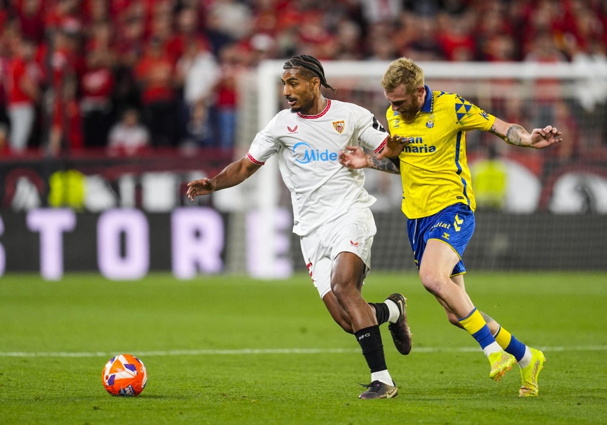 Loic Badé, durante el partido Sevilla - Las Palmas del pasado martes en el Sánchez-Pizjuán