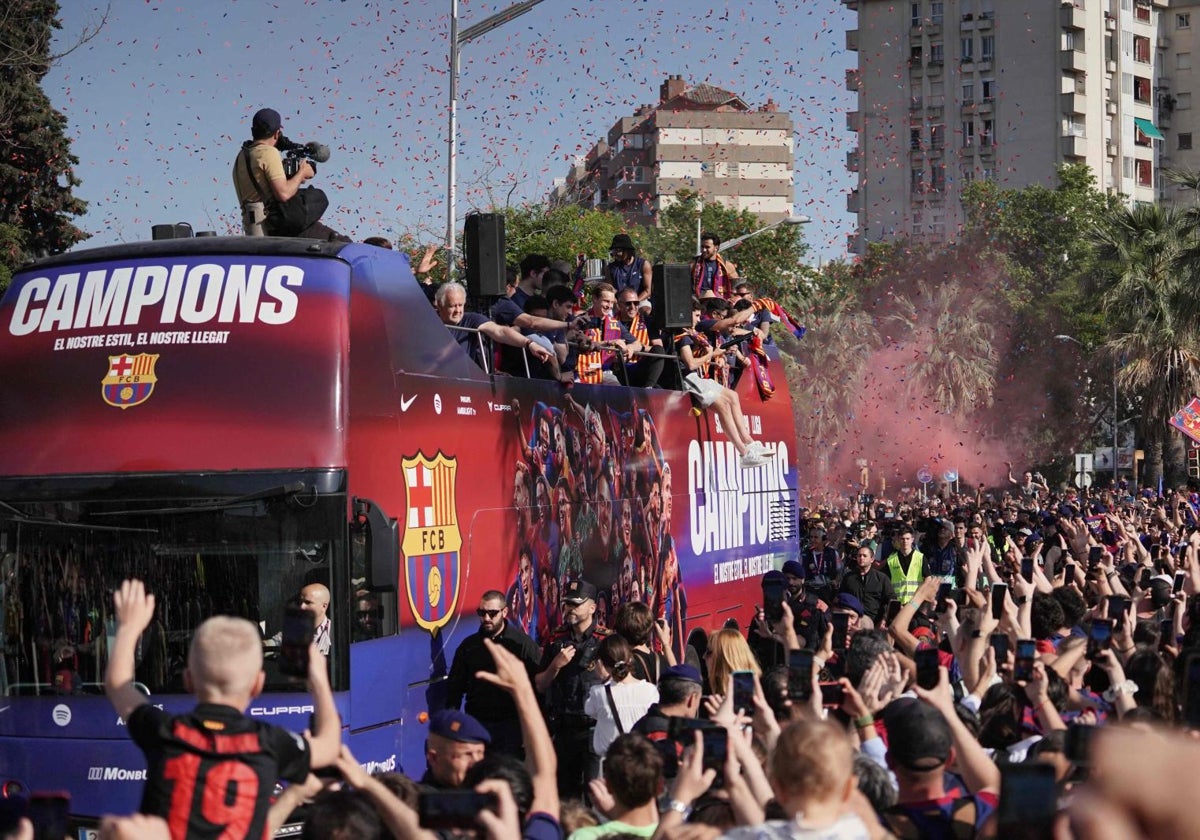 Barcelona recibió a la plantilla del Barça tras ganar el título de Liga