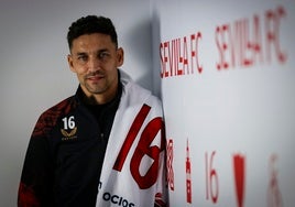 Jesús Navas posa para una entrevista a ABC