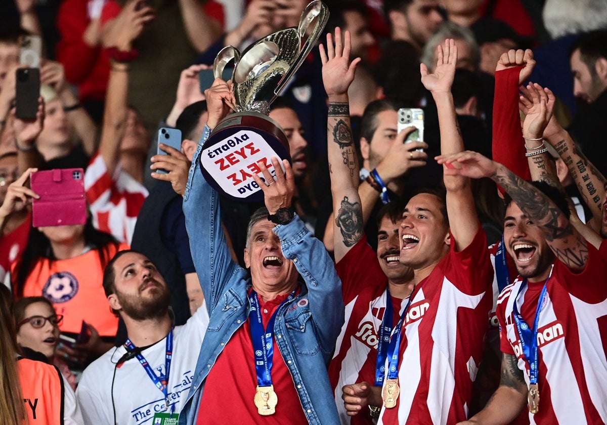 Mendilibar levanta la Copa de Grecia