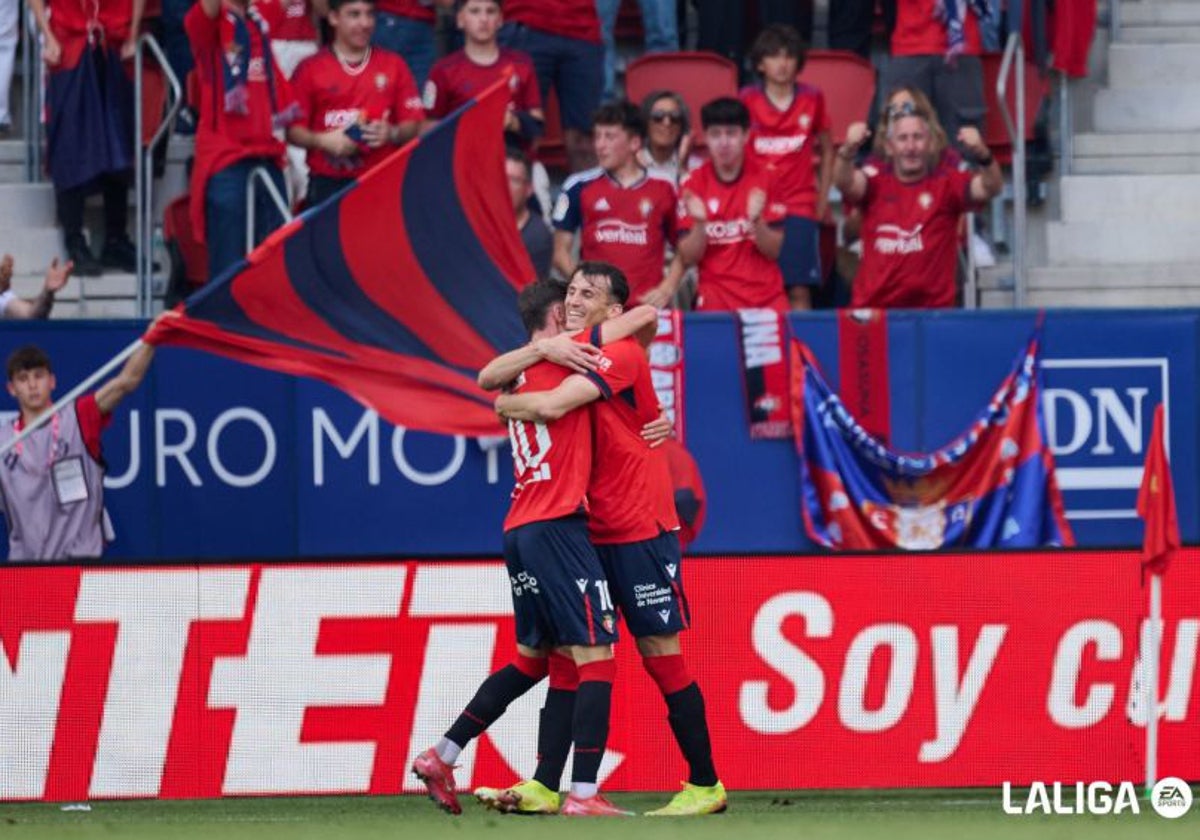 Budimir y Aimar celebran el tanto del croata ante el Espanyol