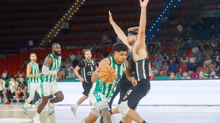 Hughes y Cvetkovic, brillo individual en un Betis Baloncesto de contraluces