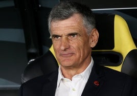 Mendilibar: «Espero que el Sevilla FC salga pronto adelante, porque al final es una cruz»