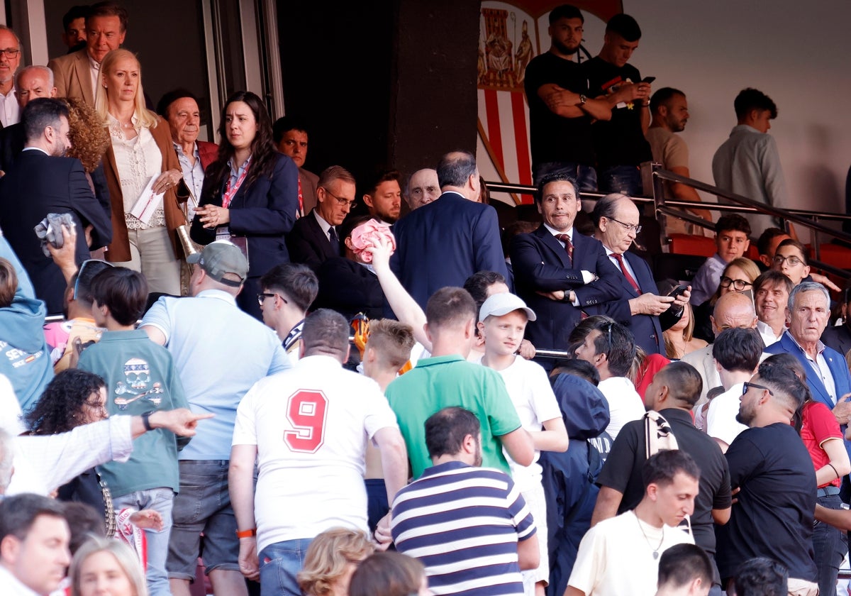 José María del Nido Carrasco y José Castro, en el palco del Sánchez-Pizjuán durante el Sevilla - Real Madrid