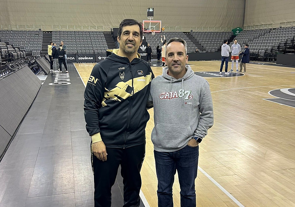 Eloy Ramírez, junto al entrenador del Covirán Granada, Pablo Pin