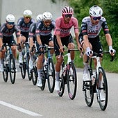 Escabechina en el Giro: Del Toro casi pierde el rosa, Ayuso se hunde y Roglic se retira