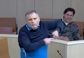 Un concejal forofo abronca al alcalde y abandona el Pleno para celebrar el título de su equipo