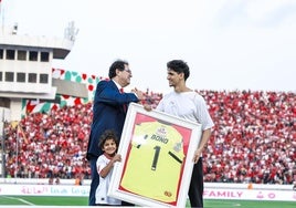 El impresionante tifo del Wydad en honor a Yassine Bono