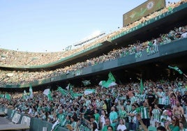 El Benito Villamarín animó desde la distancia, en imágenes