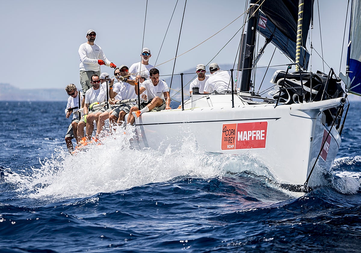 El rey Felipe a la caña del Aifos en la pasada edición de la Copa del Rey Mapfre