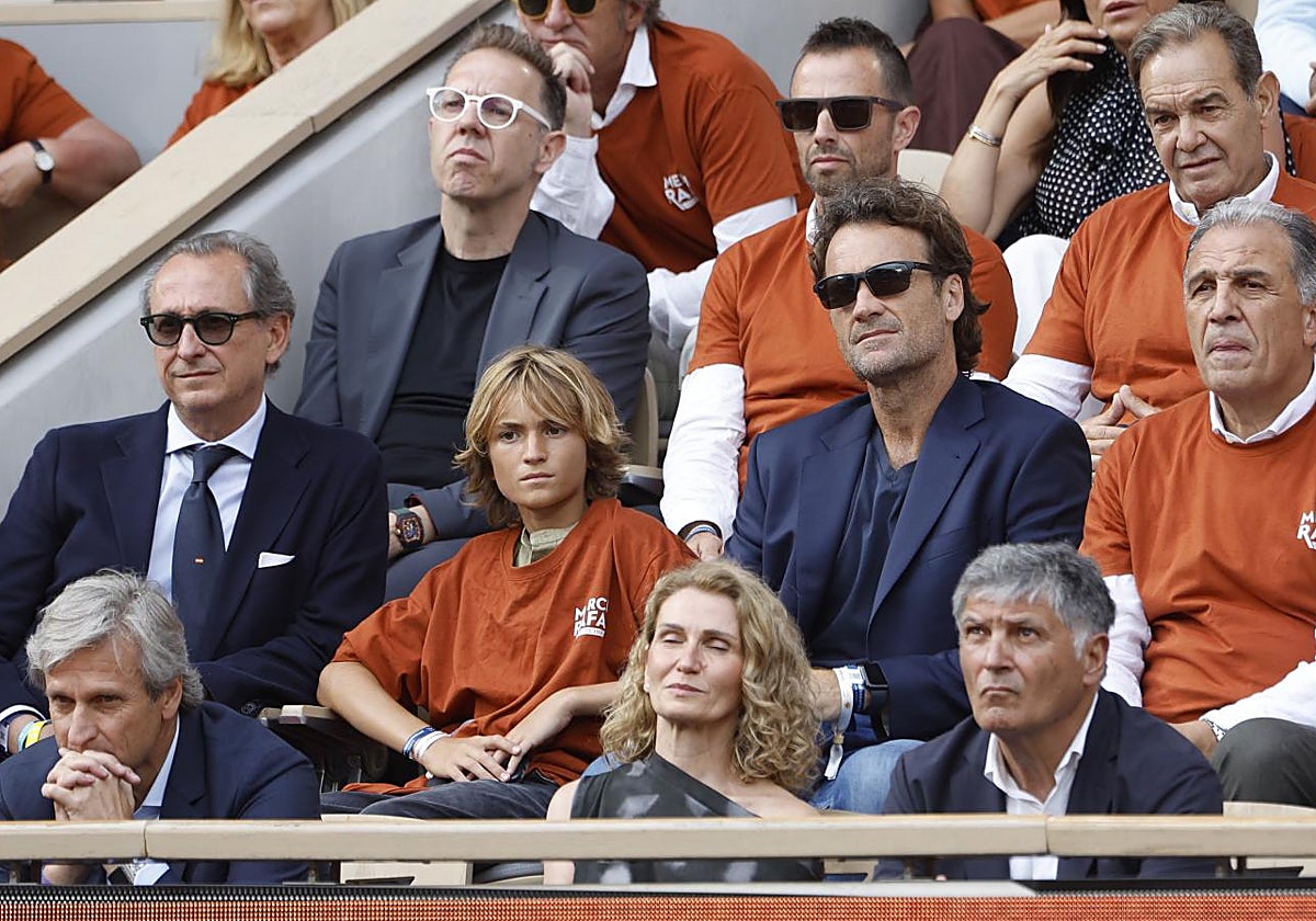 El equipo de Nadal, en el homenaje al tenista en Roland Garros