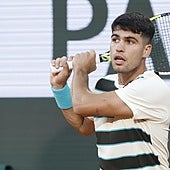 Alcaraz desinfla a Shelton con otro susto camino de cuartos