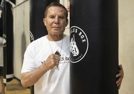 Julio César Chávez posa para ABC en el gimnasio Morales Box de Hermosilla