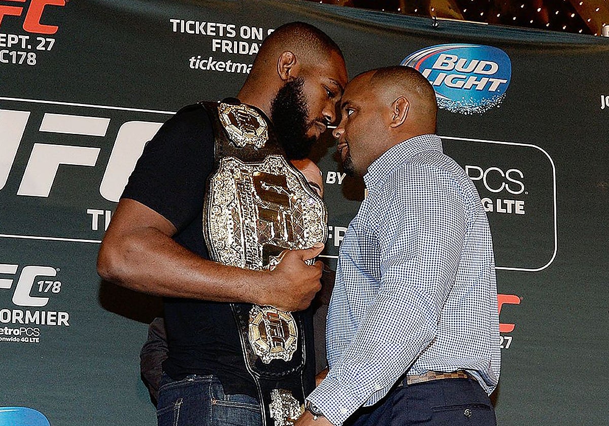 Jon Jones y Daniel Cormier en la previa de su pelea