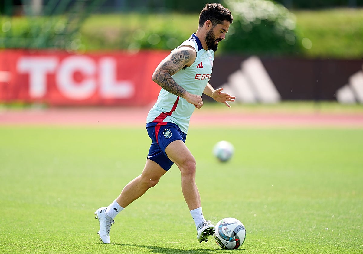 Isco, en un entrenamiento con la selección española