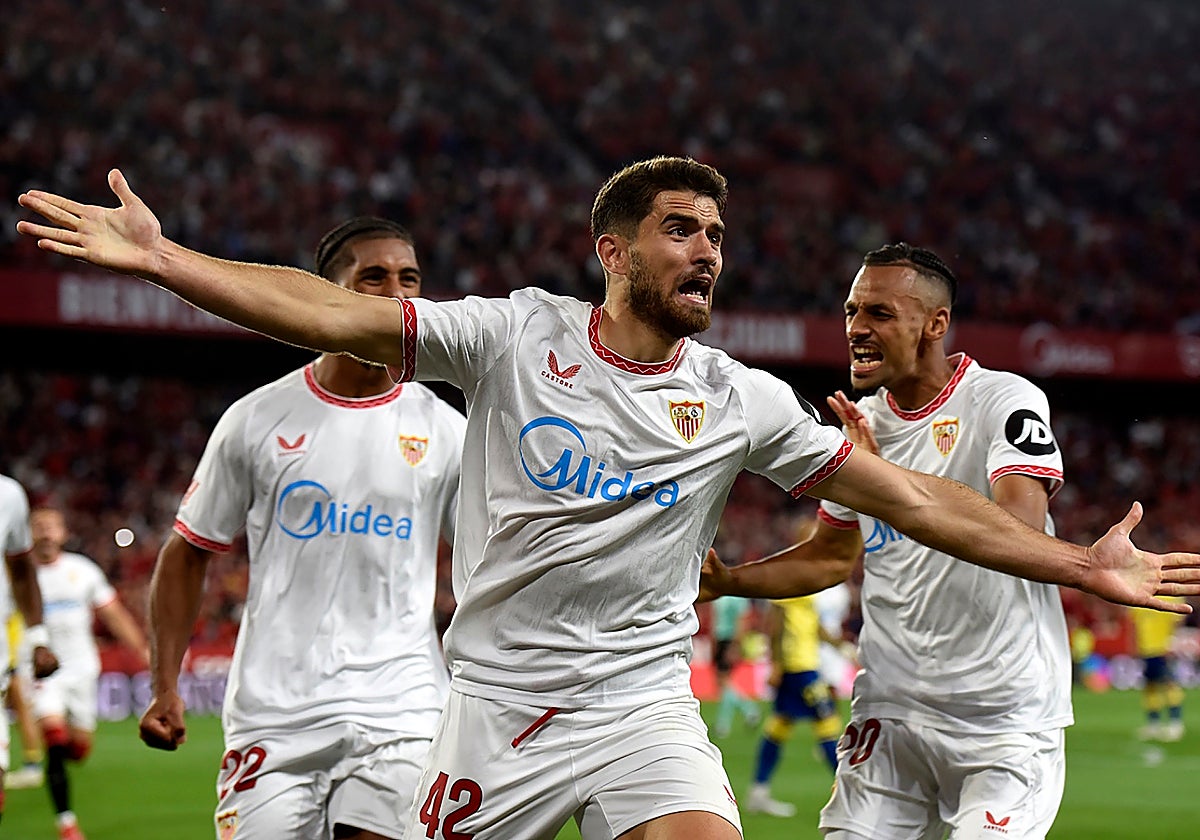 García Pascual celebrando su gol ante Las Palmas