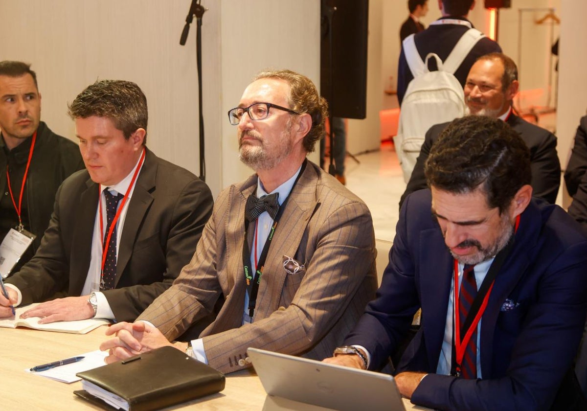 Desmienten la subasta de las acciones del Sevilla, propiedad de 777 partners