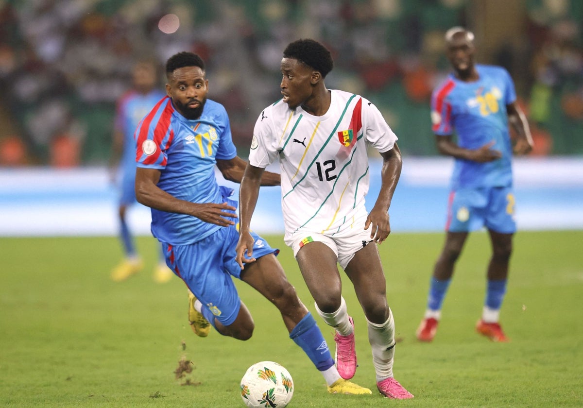 Bakambu, en un RD Congo-Guinea disputado en 2024