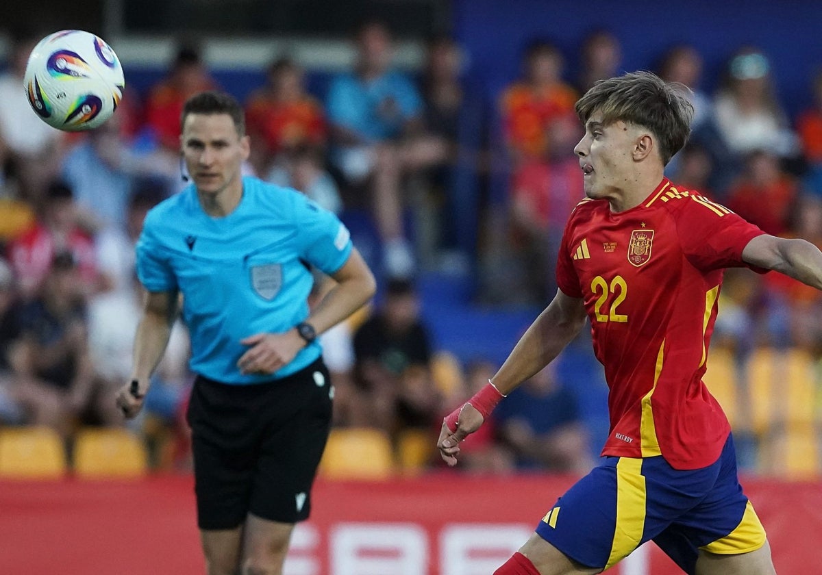 Jesús Rodríguez, en un lance del España - Ucrania sub 21