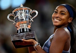 Coco Gauff, con su trofeo de campeona
