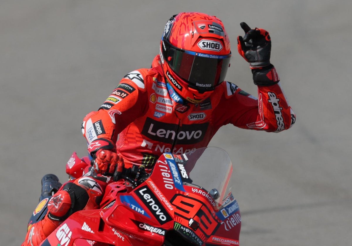 Marc Márquez celebra su pole en el circuito de Aragón