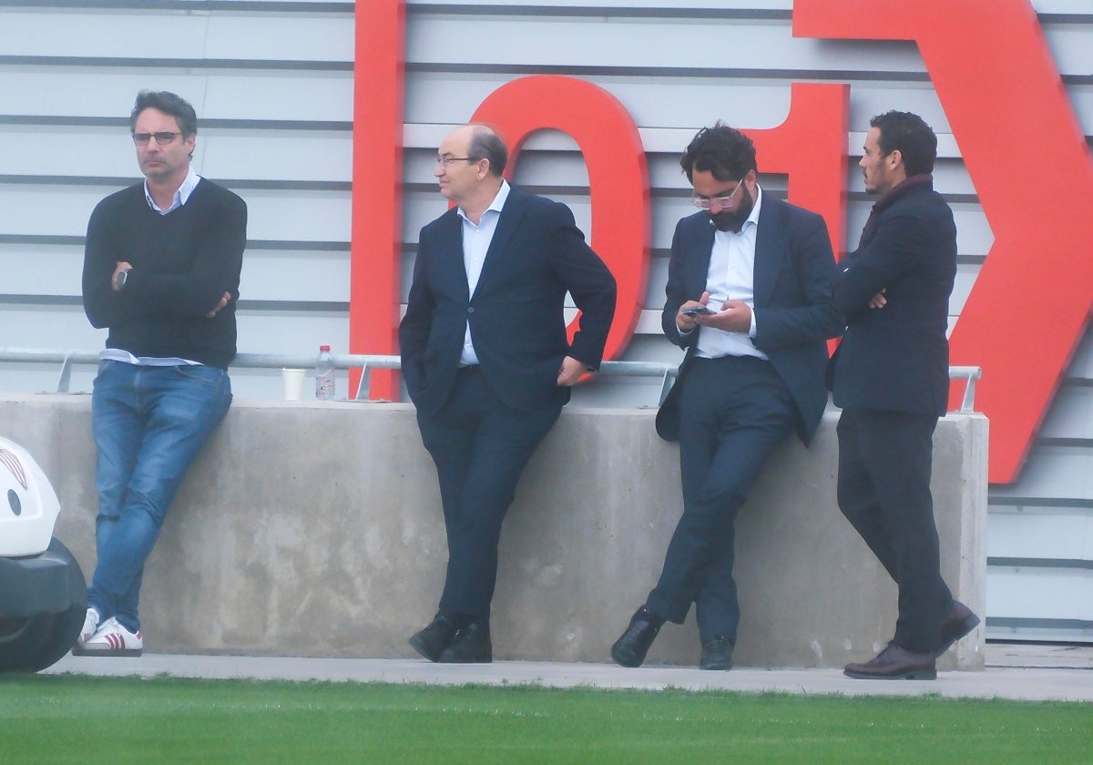 Gaby Ruiz, junto a Castro, Víctor Orta y Del Nido Carrasco
