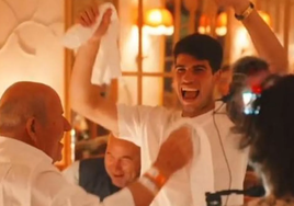 Alcaraz, la noche y el día: así celebró el campeón su gesta en París