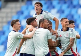 Juanlu y Agoumé, en Eslovaquia listos para conquistar la Eurocopa sub 21