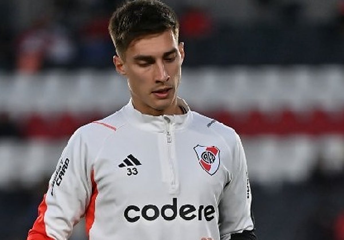 Federico Gattoni vistiendo la camiseta del Sevilla FC