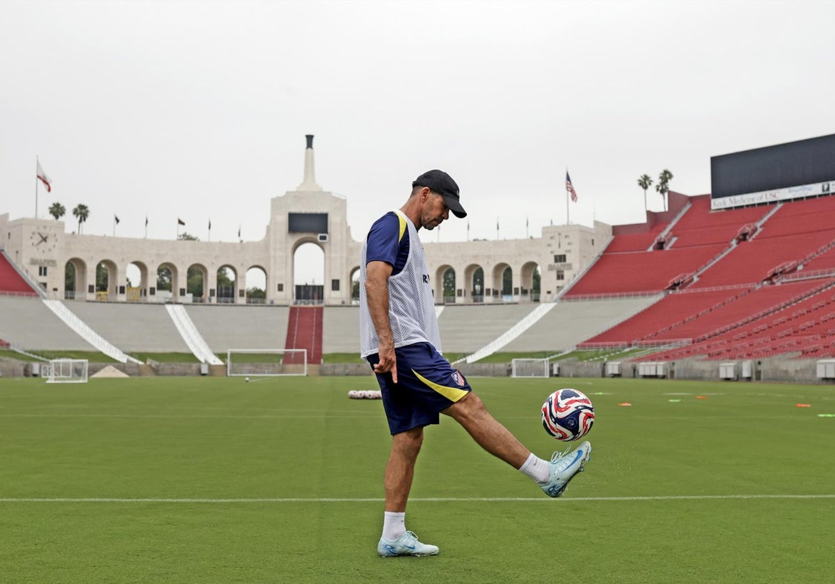 Simeone, durante un entrenamiento del Atlético en Los Ángeles
