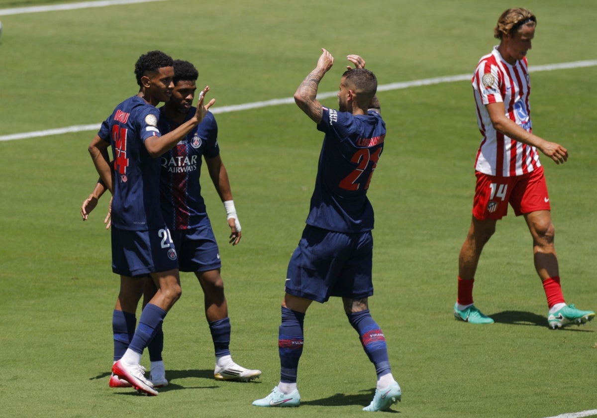 Los jugadores del PSG celebran uno de sus goles