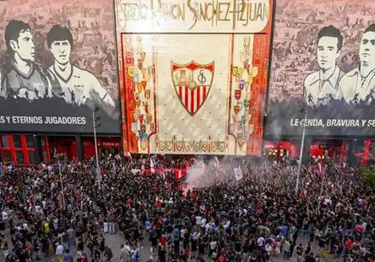 Concentración de protesta a las puertas del estadio