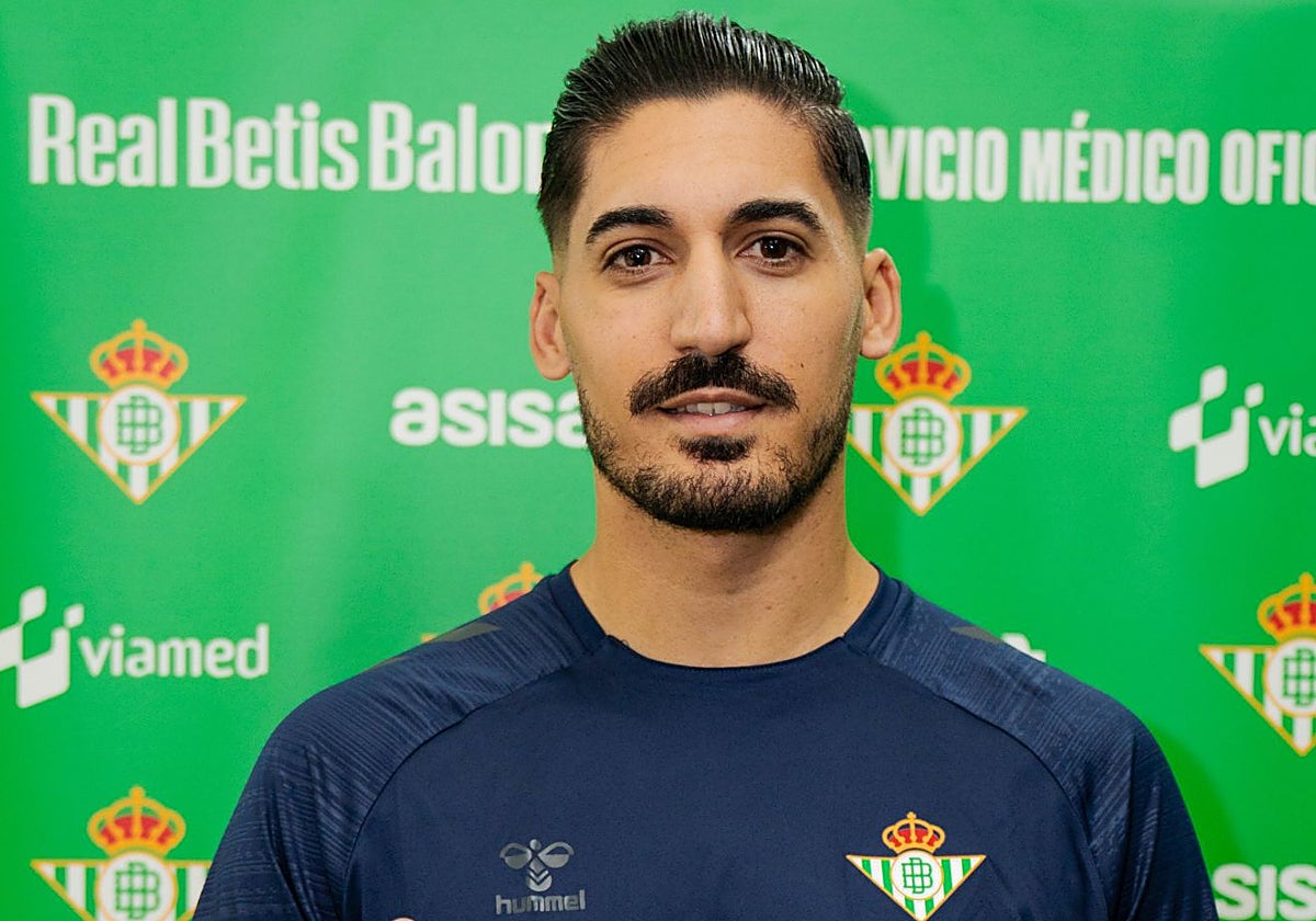 Álvaro Valles, tras pasar el reconocimiento médico con el Betis