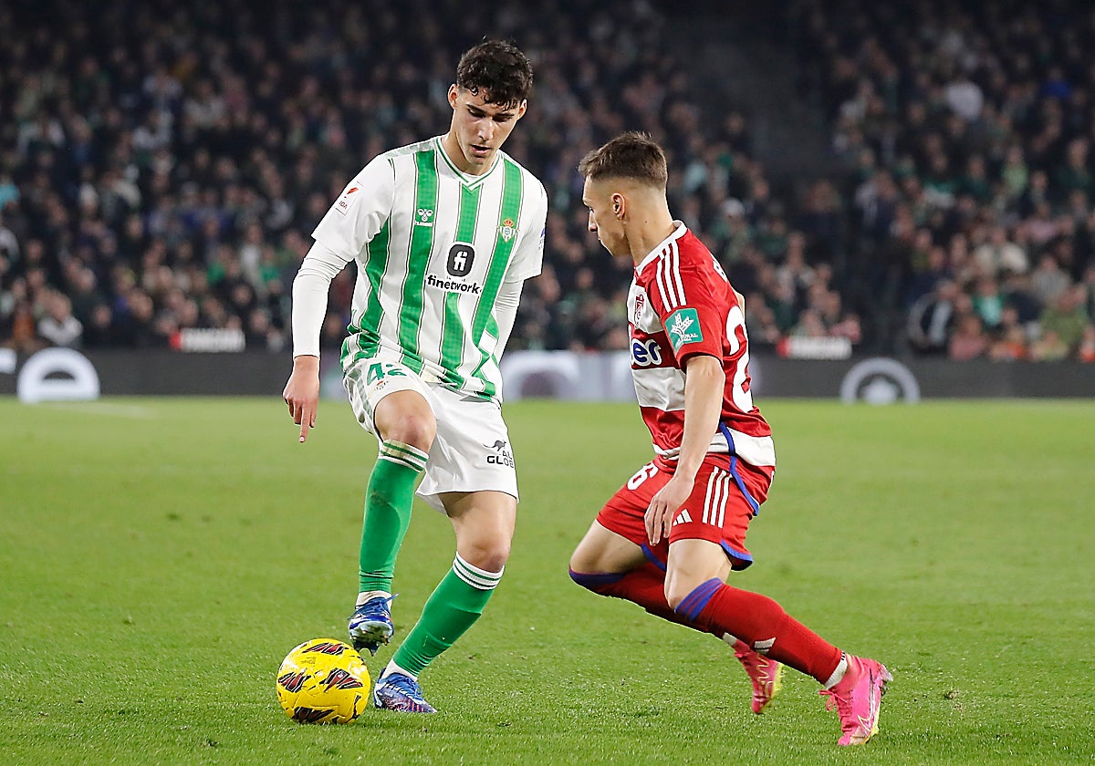 Pablo Busto en su debut con el Real Betis