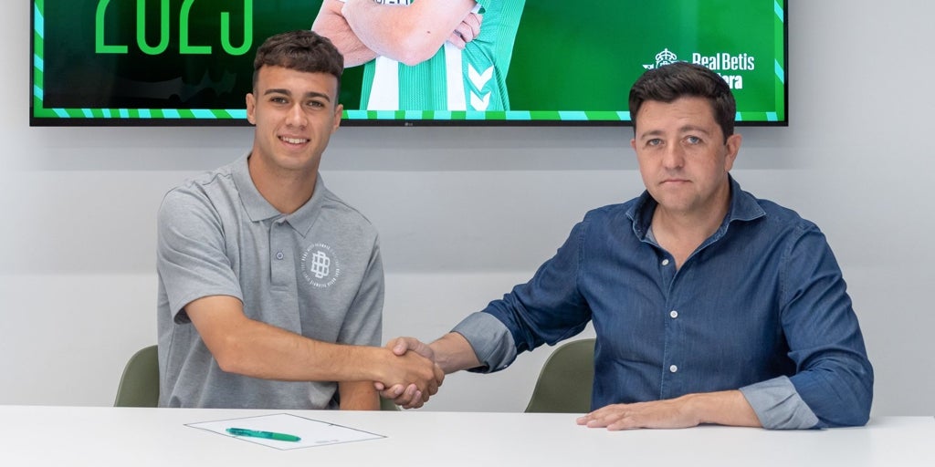 Adrián Martín: Betis Renewal Confirmed