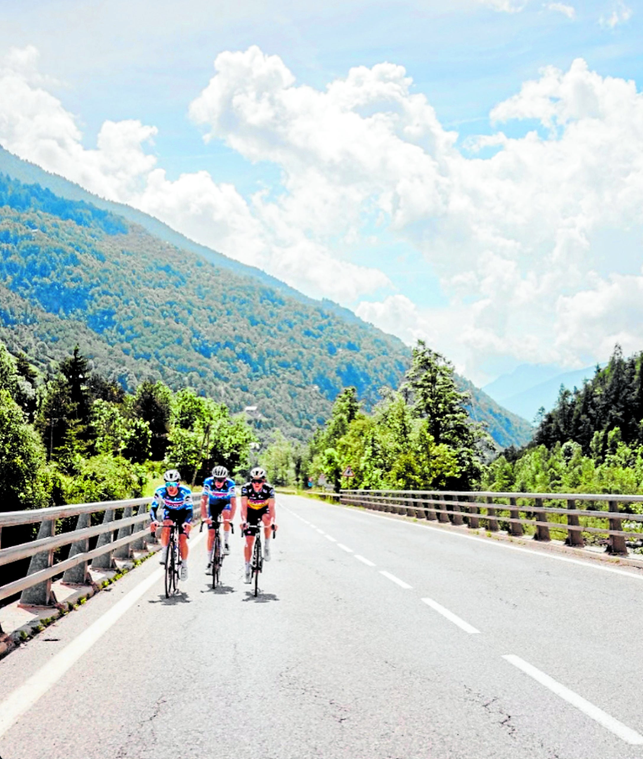 Ciclistas del Soudal en Isola 2.000