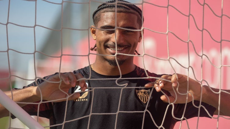 El Bayer Leverkusen ya negocia por Jarell Quansah por delante de Badé para invertir por el central