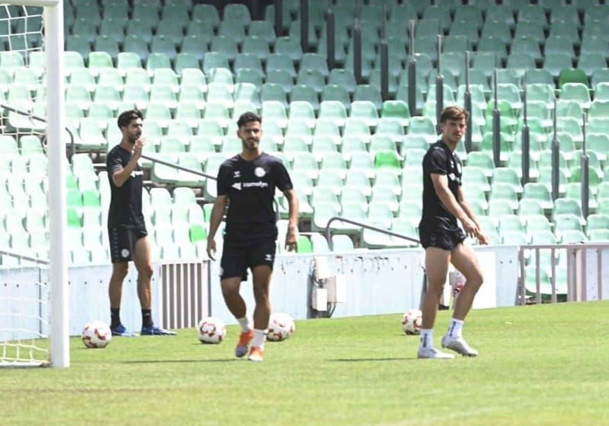 Los jugadores del Atlético Central se entrenaron esta semana previa al duelo ante el Jaén en el Benito Villamarín