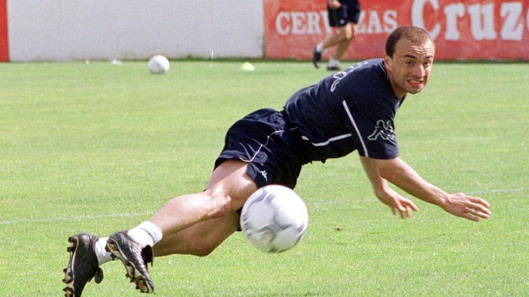 Cuéllar, durante un entrenamiento en su segunda etapa en el Betis