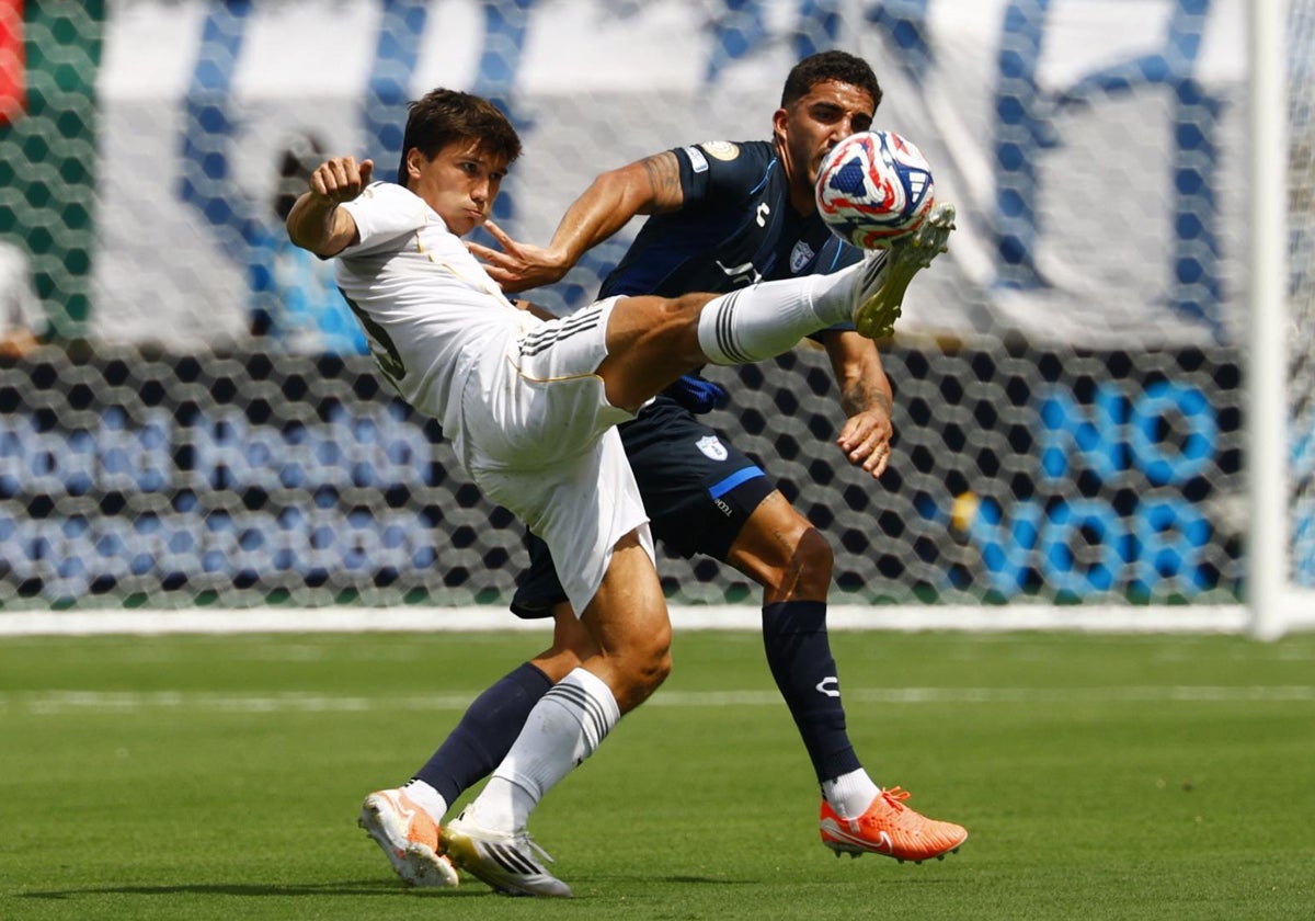 Gonzalo durante una acción del partido