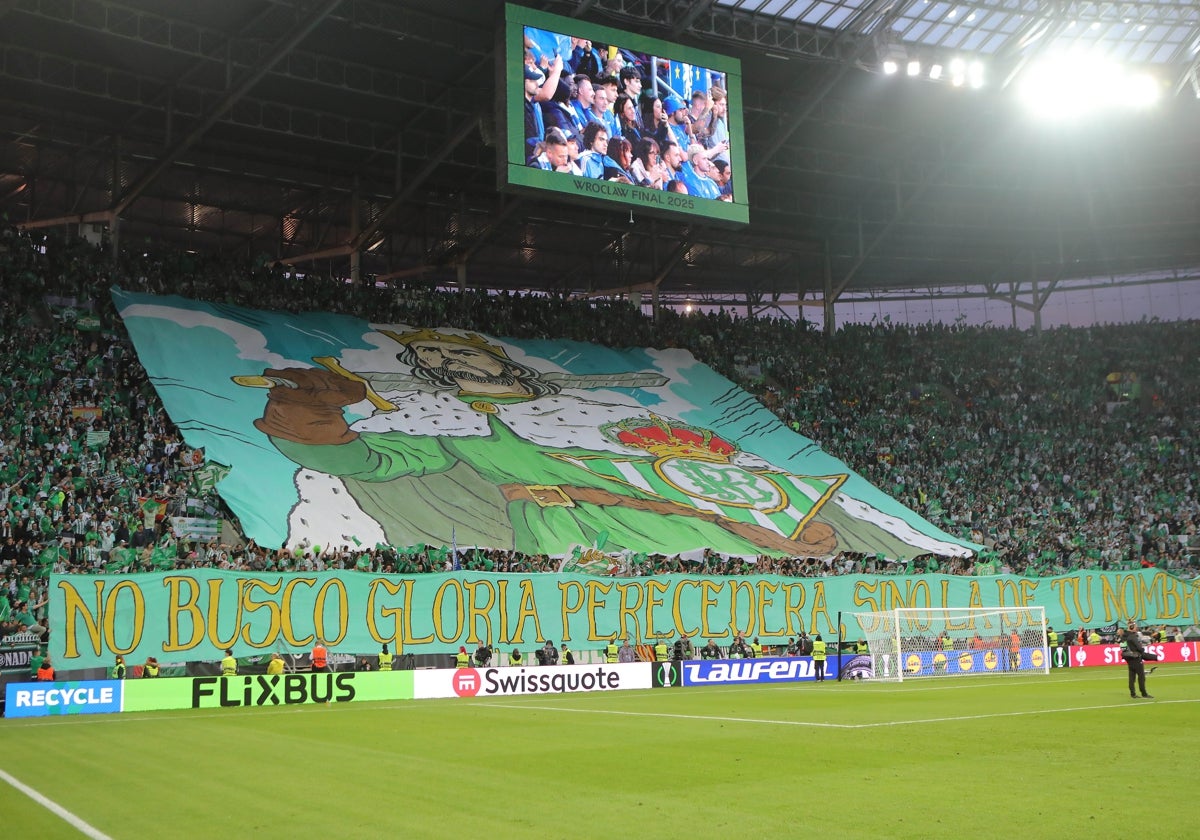 El mosaico de la afición del Betis en la final de la Conference League.