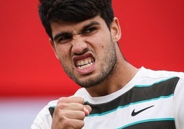 Carlos Alcaraz celebra un punto en el torneo de Queen's