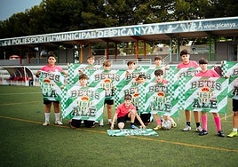 El Real Betis vuelve a visitar la zona afectada por la dana de Valencia para mostrar su apoyo