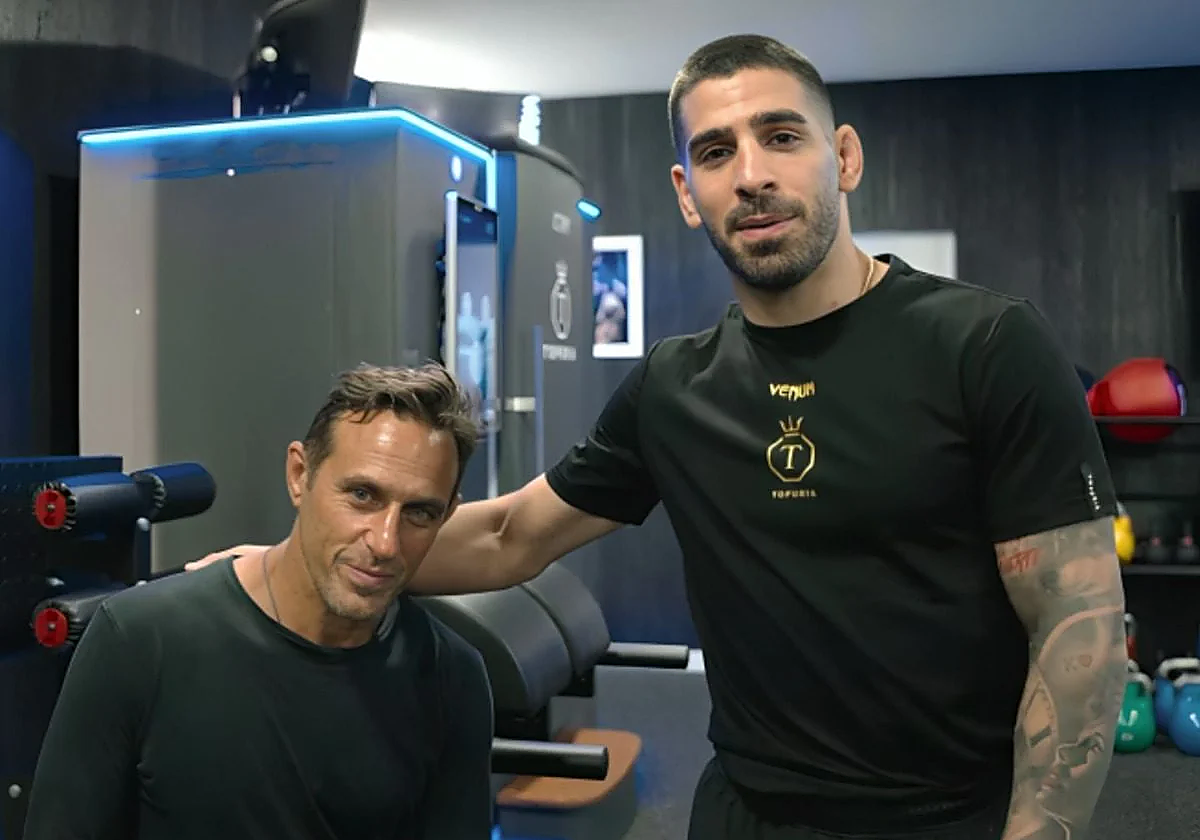 Jesús Gallo junto a Ilia Topuria