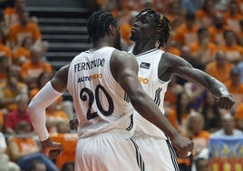 Ndiaye y Bruno Fernando celebran una canasta
