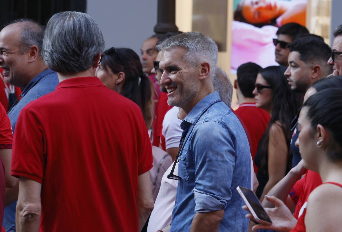 Miles de sevillistas, en la protesta contra el consejo de administración este jueves