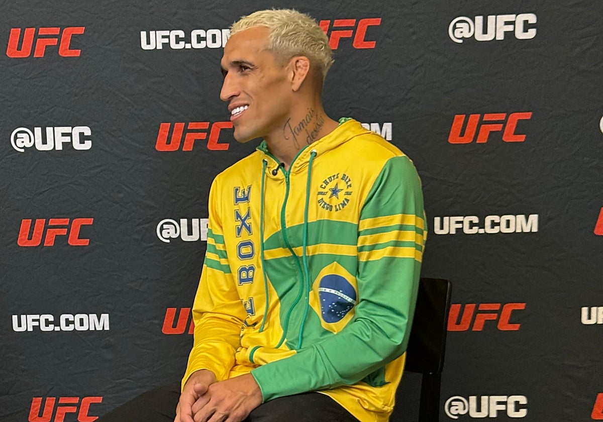 Charles Oliveira, durante la entrevista