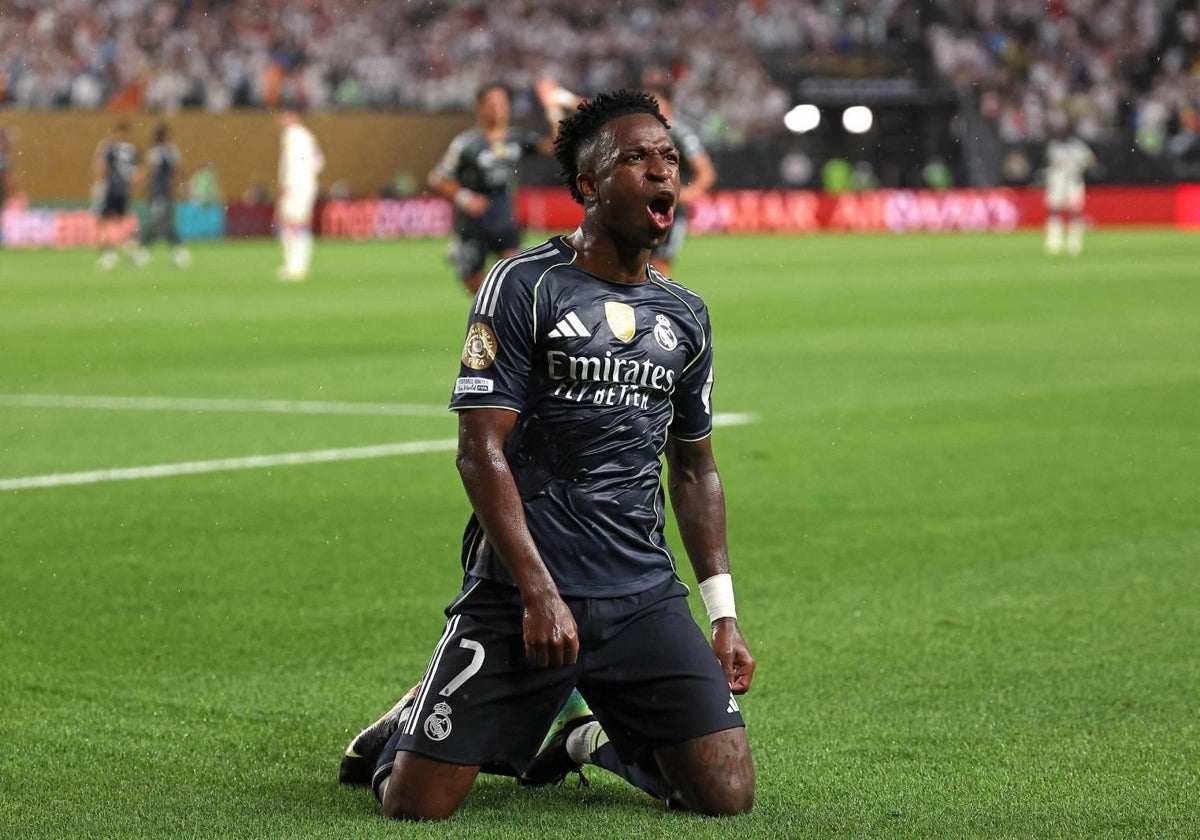 Vinicius celebra su gol en Filadelfia