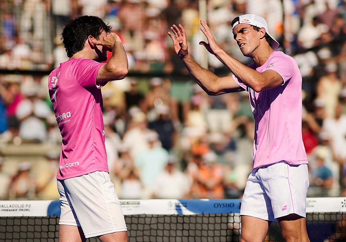 Franco Stupaczuk y Juan Lebrón, al finalizar el partido