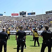 Lo que no se ve del Mundial: perros antibombas, cervezas a 20 dólares, atascos XXL y salvajes aires acondicionados